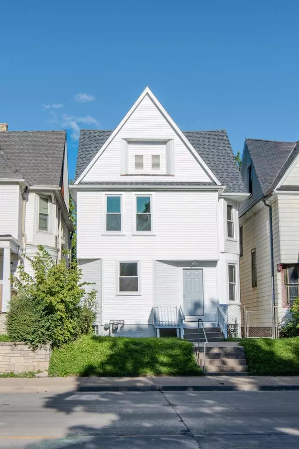 2008 N 35th STREET, Milwaukee, WI 53208