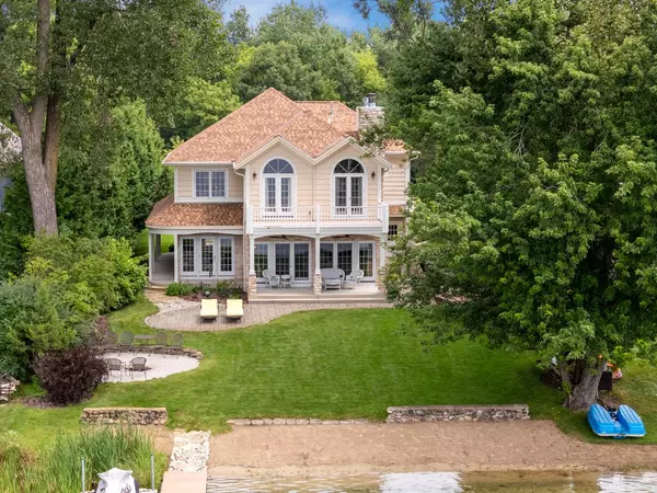 W377S4837 E Pretty Lake ROAD, Dousman, WI 53118