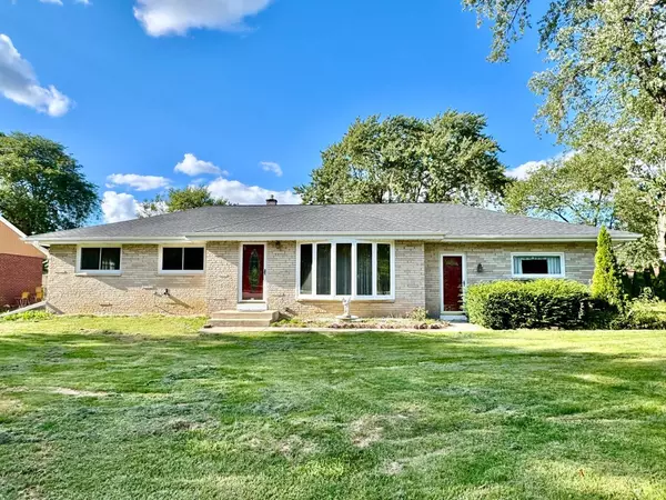 3306 W Edgerton AVENUE, Greenfield, WI 53221