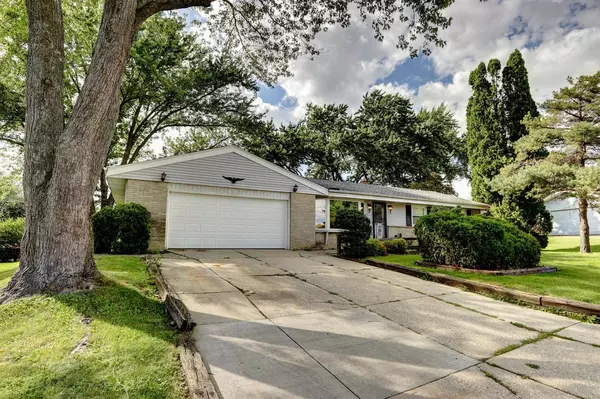 W163N9517 Cheyenne DRIVE, Menomonee Falls, WI 53051