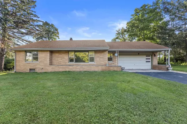 3110 S Wehr ROAD, New Berlin, WI 53146