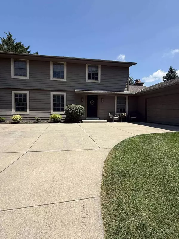 2316 Ramshead COURT N, Waukesha, WI 53188