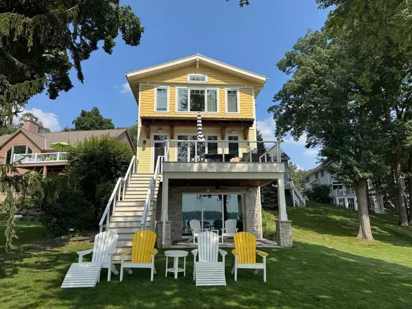 3321 Lake DRIVE, Hartland, WI 53029