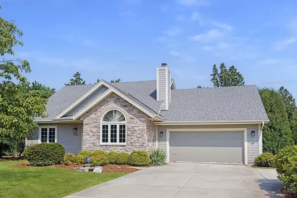 8816 N Seneca ROAD, Bayside, WI 53217