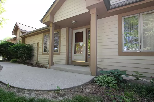 12395 W Waterford AVENUE, Greenfield, WI 53228