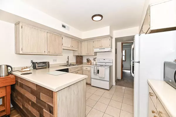 Milwaukee, WI 53221,5940 S 27th STREET #A