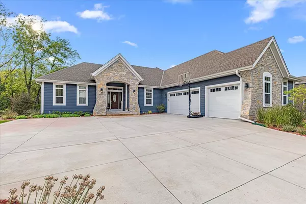 W225N7609 Woodland Creek DRIVE, Sussex, WI 53089