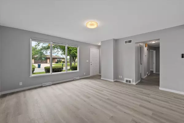 Milwaukee, WI 53224,8529 W Glenbrook ROAD