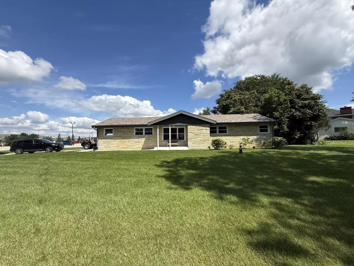 Muskego, WI 53150,S63W12878 Emerson DRIVE