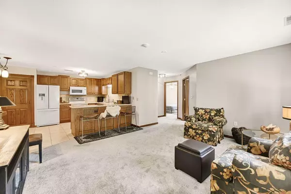 W170S7579 Gregory DRIVE #H, Muskego, WI 53150