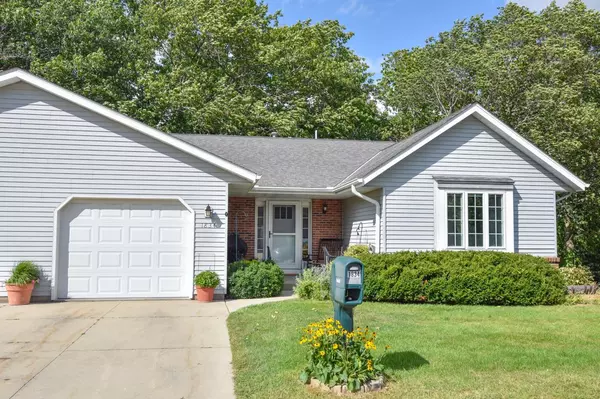 1834 Hilltop DRIVE, West Bend, WI 53095