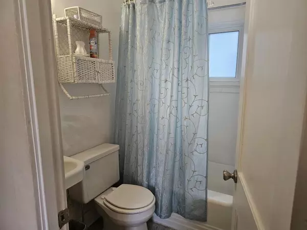 Manitowoc, WI 54220,614 Huron STREET