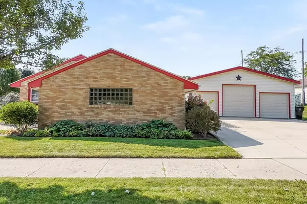 Cudahy, WI 53110,5803 S Lake DRIVE