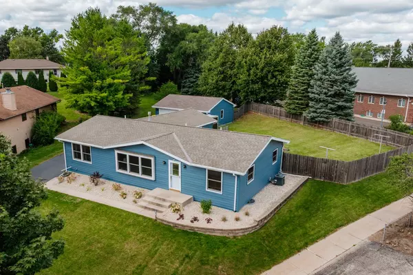 162 Debbie DRIVE, Waukesha, WI 53189