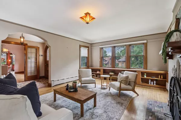 Wauwatosa, WI 53213,6304 Upper PARKWAY N