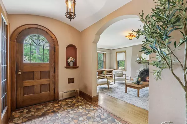 Wauwatosa, WI 53213,6304 Upper PARKWAY N