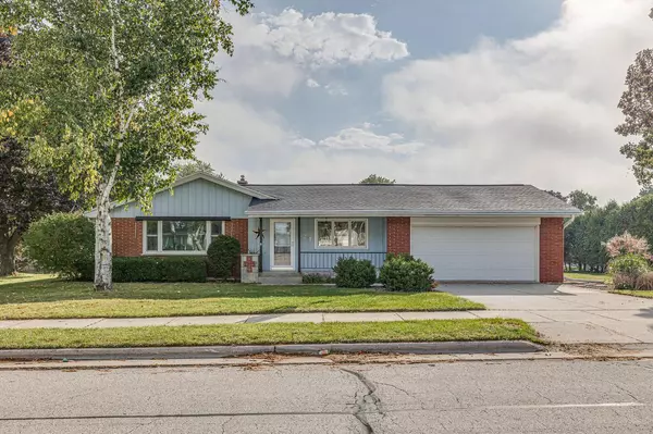 121 S Lincoln DRIVE,  Howards Grove,  WI 53083