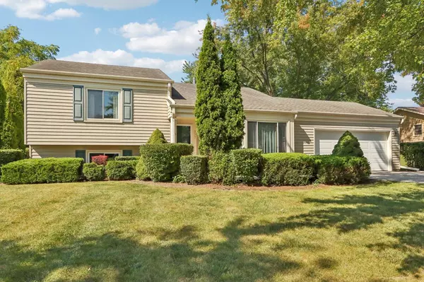 Pewaukee, WI 53072,377 Briar COURT