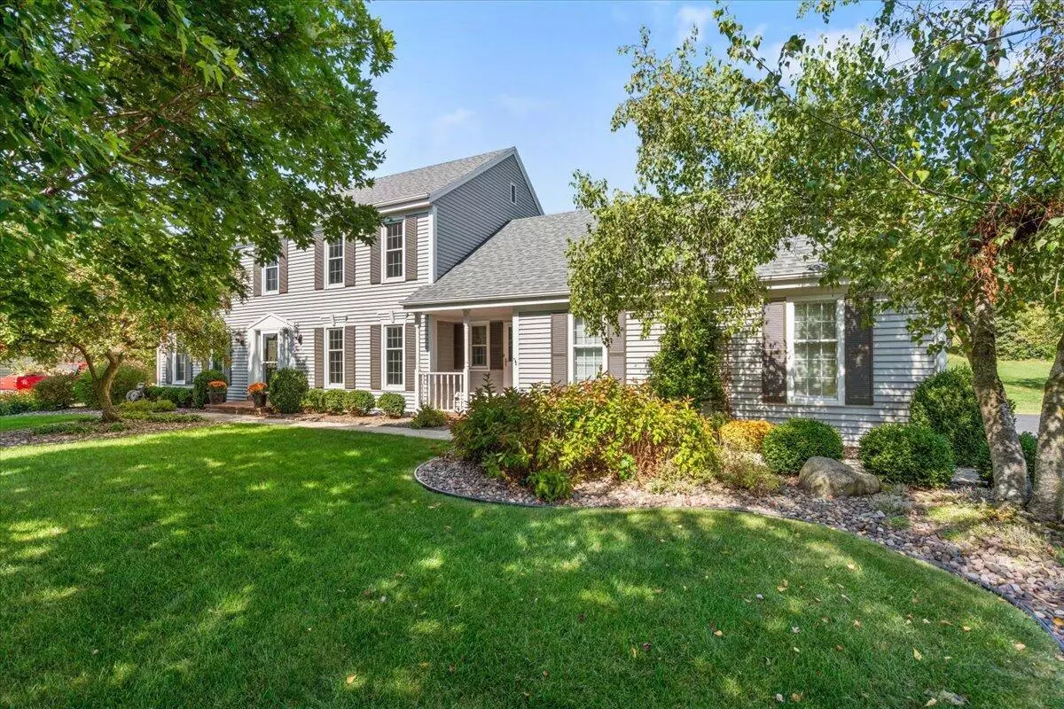 Pewaukee, WI 53072,N32W23360 Fieldside ROAD