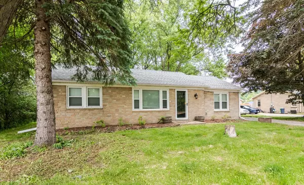 1300 Highway 83, Hartland, WI 53029