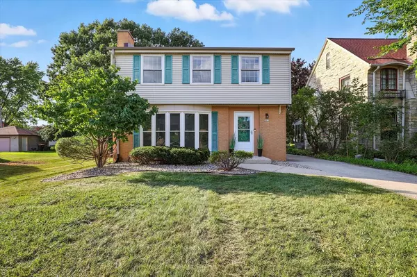 9810 W Grantosa DRIVE, Wauwatosa, WI 53222