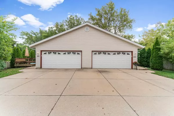1811 Summit AVENUE, Waukesha, WI 53188