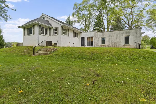 4063 E Oakwood ROAD, Oak Creek, WI 53154