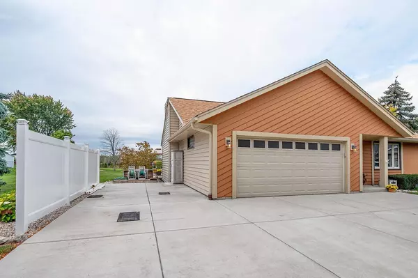 Oak Creek, WI 53154,2051 E Poplar AVENUE