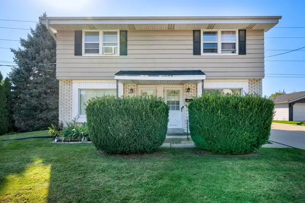 1920 Cardinal DRIVE #1922, Waukesha, WI 53186