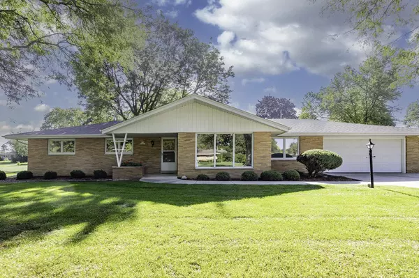 N77W15057 Wood View DRIVE, Menomonee Falls, WI 53051