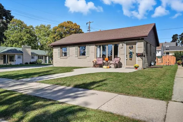 36 W Lincoln AVENUE, Hartford, WI 53027