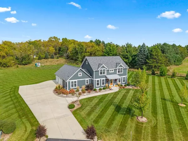 N91W29172 Bobtail COURT, Hartland, WI 53029