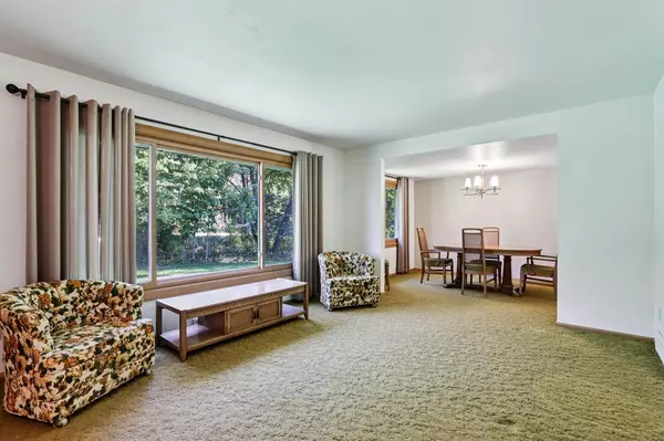 1405 S Westwoods ROAD, New Berlin, WI 53146