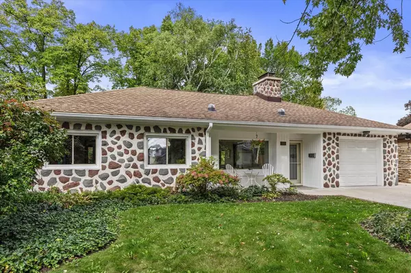 720 Rock PLACE, Glendale, WI 53209