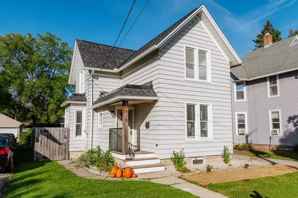 718 Oakland AVENUE, Waukesha, WI 53186