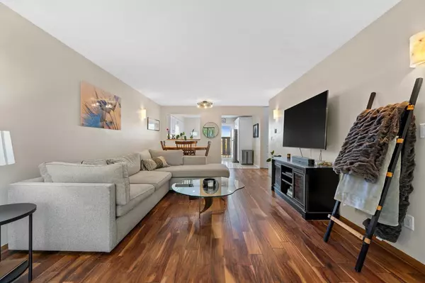 1334 Greenhedge ROAD #B7, Pewaukee, WI 53072