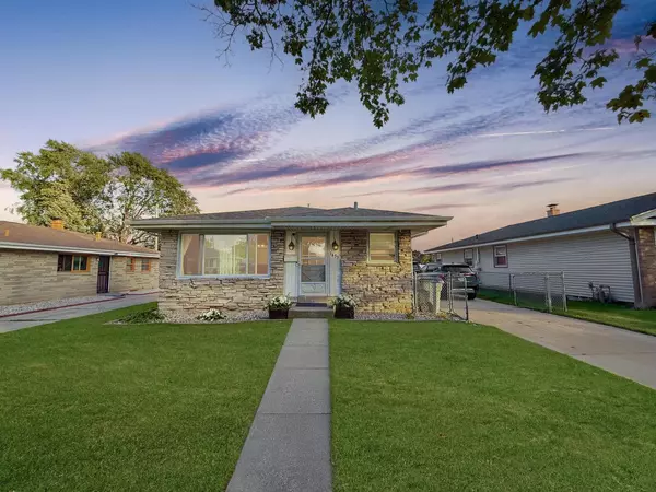 1453 W Barnard AVENUE, Milwaukee, WI 53221