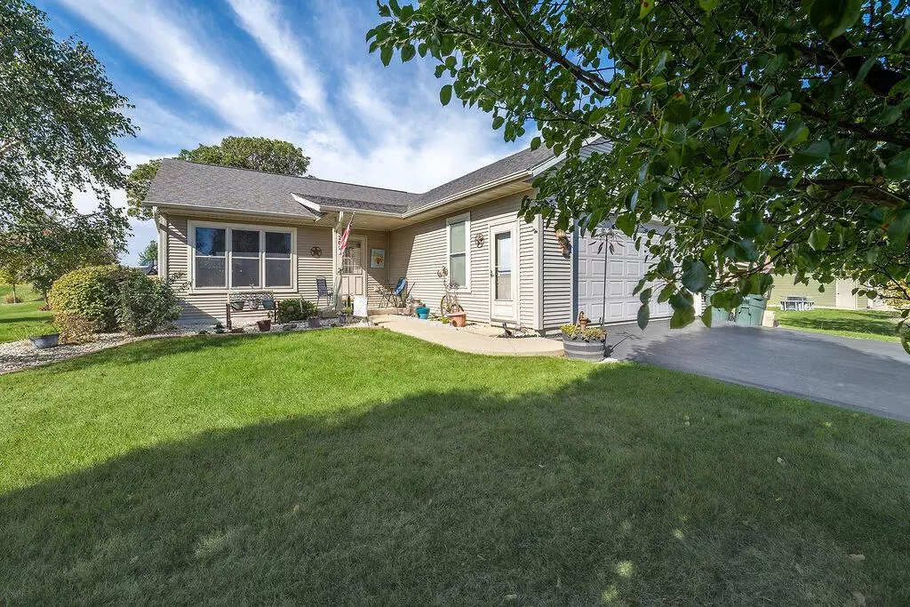 Twin Lakes, WI 53181,207 Tomahawk DRIVE