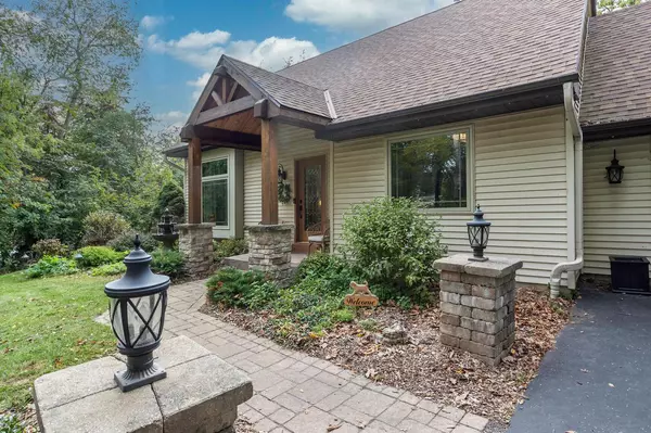 Delafield, WI 53018,177 Evelyn AVENUE