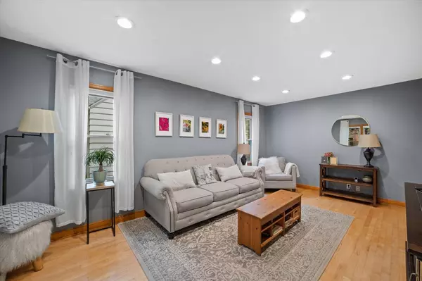 Milwaukee, WI 53222,2967 N 79th STREET