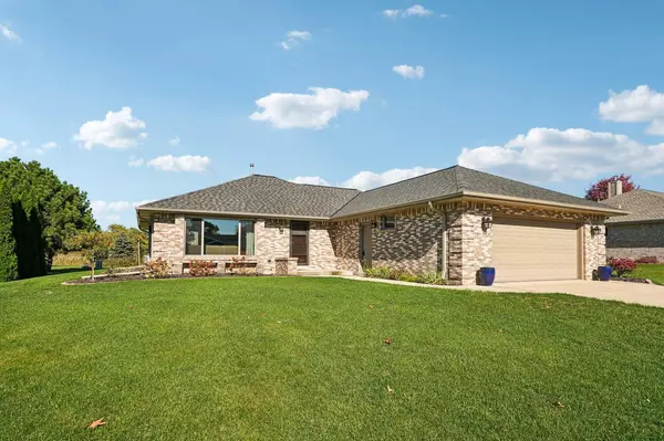 3910 E Greenway DRIVE, Oak Creek, WI 53154