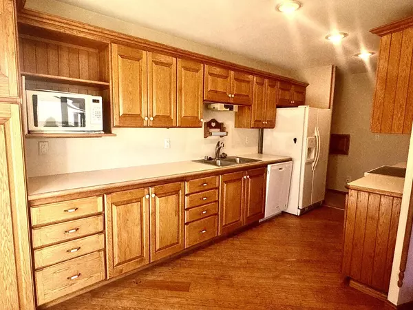 Manitowoc, WI 54220,2009 Sharon LANE