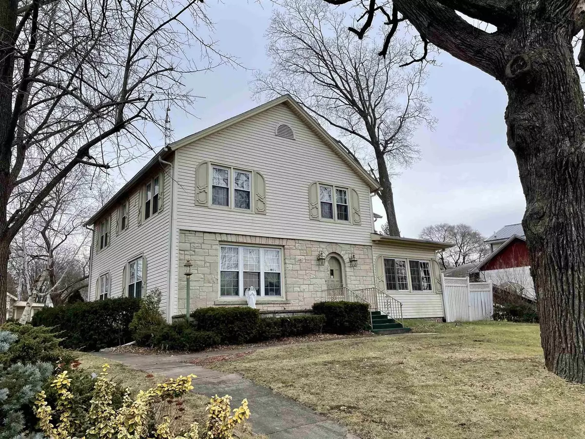 Albany, WI 53502,110 S Water St