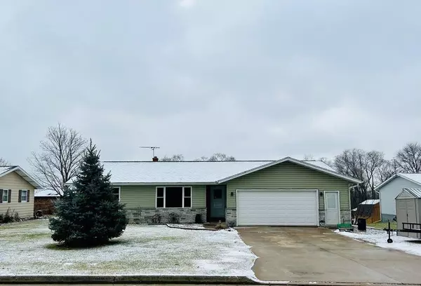 906 Elm St, Argyle, WI 53504