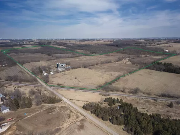 N4650 Lilac Rd, Iron Ridge, WI 53035