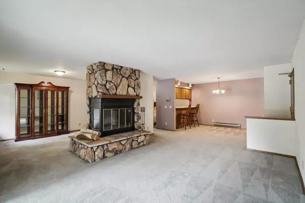 1013 N Sunnyvale Lane #E, Madison, WI 53713