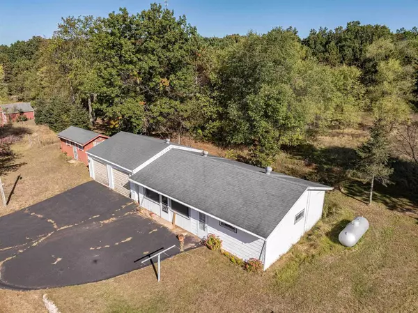 Oxford, WI 53952,136 Fox Avenue