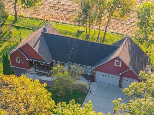 9410 N Arrowhead Shores Road, Edgerton, WI 53534