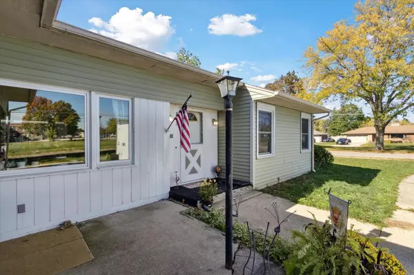 833 N Oakhill Avenue, Janesville, WI 53548