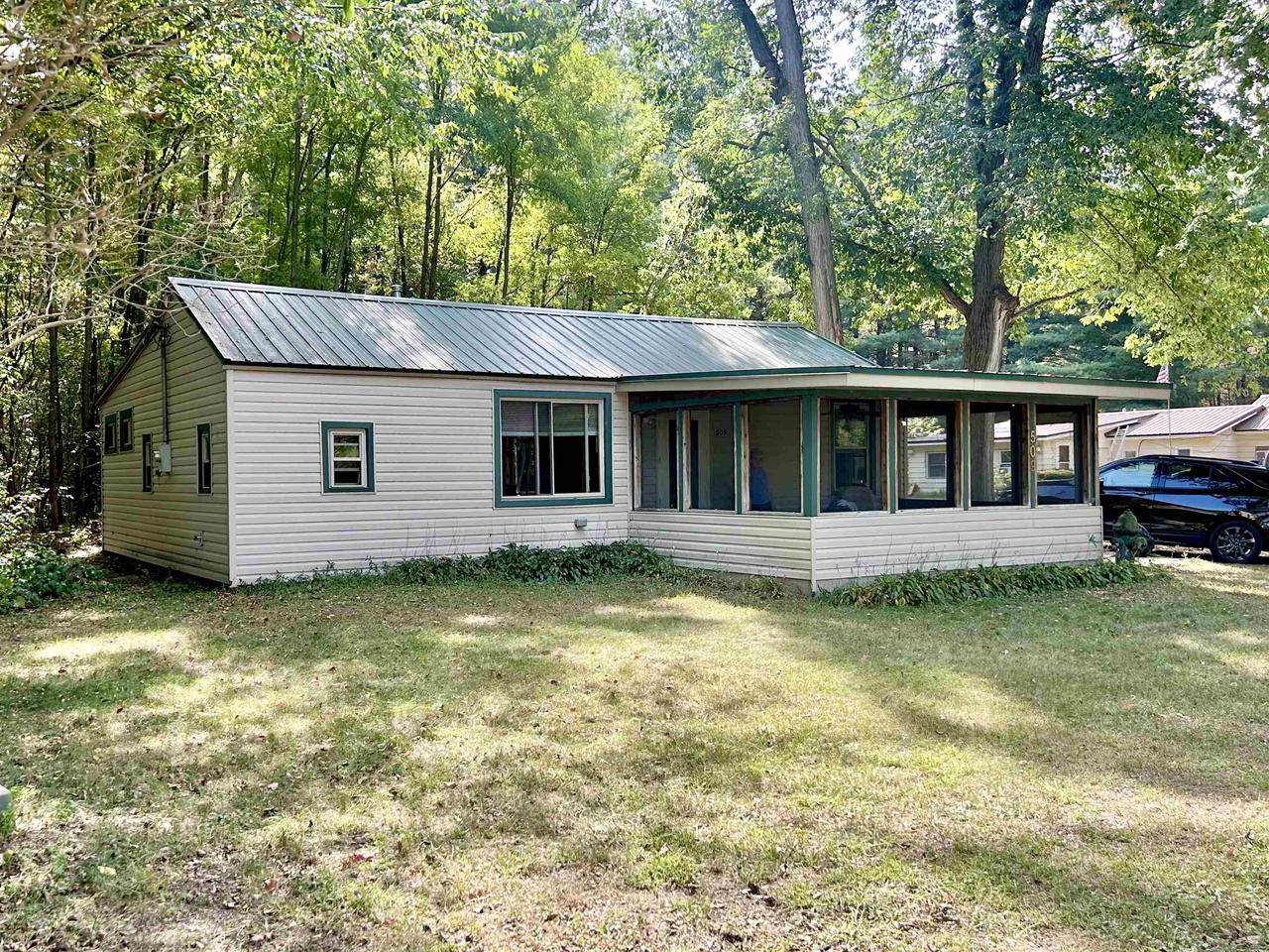 509 W Lakeshore Drive, Avoca, WI 53506
